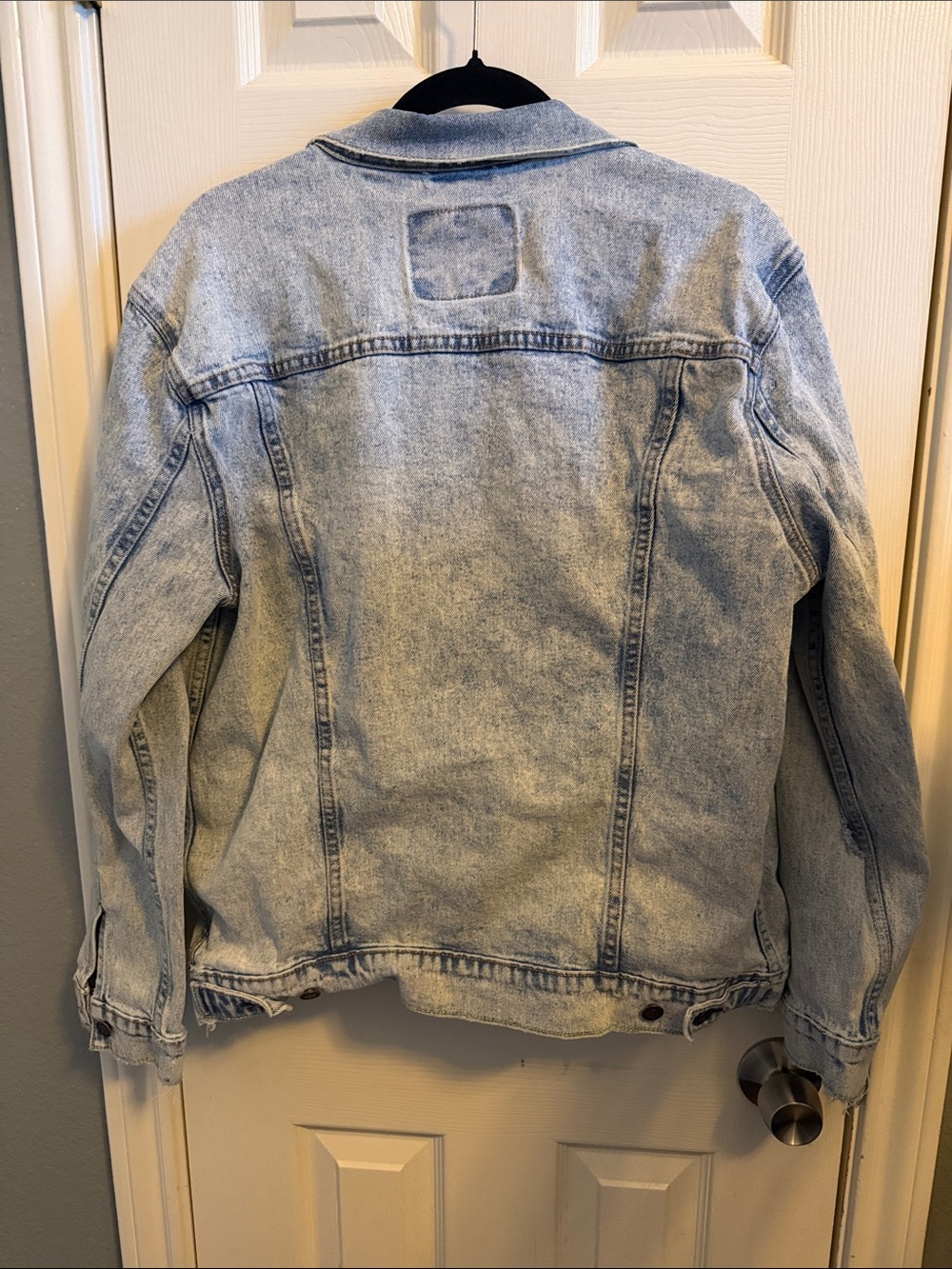 Levi's Light Wash Blue  Distressed Denim Jacket - Picture 8 of 13